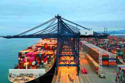 航拍深圳鹽田集裝箱港 密密麻麻，蔚為壯觀